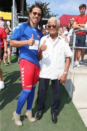 Hamburg Jorge Gonzalez with father Gudelio at the charity event Kicken mit Herz at the sports field SC Victoria Hoheluft Stadium in Hamburg on 25 8 2019