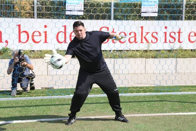 Hamburg Tim Mälzer as goalkeeper at the charity event Kicken mit Herz on the sports field SC Victoria Hoheluft Stadium in Hamburg on 25 8 2019
