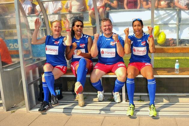 Nina Petri, Jorge Gonzalez, Elton and Annabelle Mandeng Benefit Football game KICKEN WITH HEART, the duel between celebrities and doctors for a good cause in the stadium Hoheluft SC Victoria Hamburg Hamburg, 25 08 2019 Please caption IMAGO Michael Wigglesworth