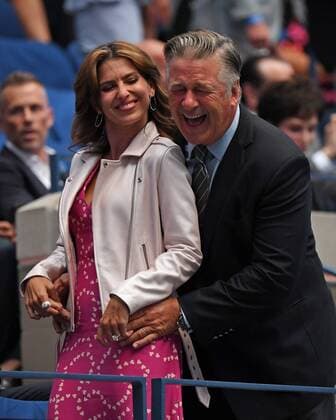 Entertainment Bilder des Tages FLUSHING NY- AUGUST 26: Hilaria Baldwin and Alec Baldwin are seen watching Serena Williams Vs Maria Sharapova on Arthur Ashe Stadium at the USTA Billie Jean King National Tennis Center on August 26, 2019 in Flushing Queens. Copyright: xMPI04x xMediaPunchx
