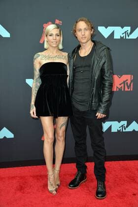 August 26, 2019, New York, New York, United States Skylar Grey and Elliott Taylor arriving at the 2019 MTV Video Music Awards at the Prudential Center on August 26, 2019 in Newark, New Jersey New York United States  - ZUMAny1_ 20190826_zaf_ny1_074 Copyright: xKristinxCallahanx