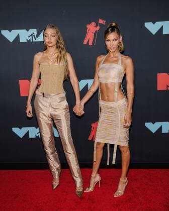 27 August 2019 - Newark, New Jersey - Gigi Hadid, Bella Hadid. 2019 MTV Video Music Awards held at Prudential Center. Photo Credit: Christopher Smith AdMedia 244242 2019-08-26 New Jersey Newark  Copyright: xAdMediax STAR_244242_042