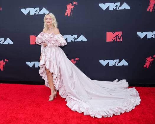 27 August 2019 - Newark, New Jersey - Zara Larsson. 2019 MTV Video Music Awards held at Prudential Center. Photo Credit: Christopher Smith AdMedia 244242 2019-08-27 New Jersey Newark  Copyright: xAdMediax STAR_244242_075