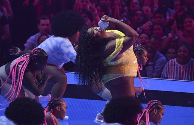 August 26, 2019, Newark, NJ, USA: NEWARK, NJ - AUG 26: Lizzo performs during the 2019 MTV Video Music Awards at Prudential Center on August 26, 2019 in Newark, New Jersey. Photo: imageSPACE Newark USA - ZUMAs181 20190826_zea_s181_344 Copyright: xImagespacex