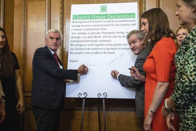 News Bilder des Tages August 27, 2019, London, London, UK: London, UK. Shadow Chancellor John McDonnell and SNP Westminster Leader Ian Blackford Party sign the Church House Declaration to assert their commitment to avoiding a no deal exit from the EU. London UK  - ZUMAl94_ 20190827_zaf_l94_020 Copyright: xRobxPinneyx