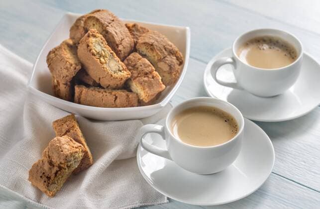  Two cups of coffee with cantuccini  Copyright: xAlex9500x Panthermedia26889547