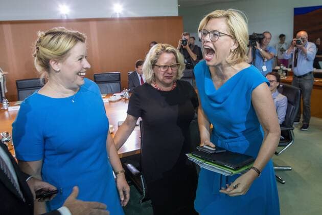 News Bilder des Tages Deutschland, Berlin, Bundeskanzleramt, 65. Sitzung des Bundeskabinetts, Familienministerin Franziska Giffey SPD, Umweltministerin Svenja Schulze SPD, Landwirtschaftsministerin Julia Klöckner CDU, 28.08.2019 *** Germany, Berlin, Federal Chancellery, 65 Federal Cabinet meeting, Family Minister Franziska Giffey SPD, Environment Minister Svenja Schulze SPD, Agriculture Minister Julia Klöckner CDU, 28 08 2019
