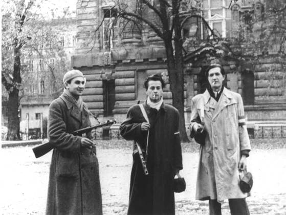 Budapest, armed students in front of the University Budapest, armed students in front of the University. Their armbands have the colors of the Hungarian flag (red, white, green) 1956 Hungary - Hungarian uprising of 1956 National Archives - Washington Copyright: xPhoto12 ArchivesxSnarkx DFS09A00049