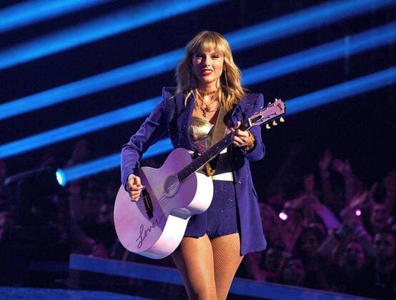 August 26, 2019, Newark, NJ, USA: NEWARK, NEW JERSEY - AUGUST 26: Taylor Swift performs onstage during the 2019 MTV Video Music Awards at Prudential Center on August 26, 2019 in Newark, New Jersey. Photo: imageSPACE Newark USA - ZUMAs181 20190826_zea_s181_544 Copyright: xImagespacex