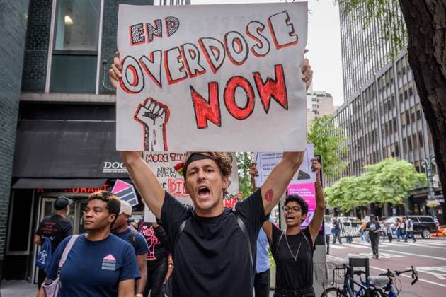 NY: 13 arrested demanding an end to overdose crisis Over 200 overdose prevention activists staged a protest on August 28, 2019 at Governor Andrew Cuomo’s NYC office to call on the Governor s inaction to enact the evidence-based overdose prevention policies that could save the lives of thousands of New Yorkers. Thirteen participants were arrested after blocking the entrances to the building in an act of civil disobedience. Other protesters dropped flowers by the people risking arrest symbolizing the many lives lost to overdose. New York New York United States Governor Andrew Cuomo’s NYC office  ErikxMcGregor