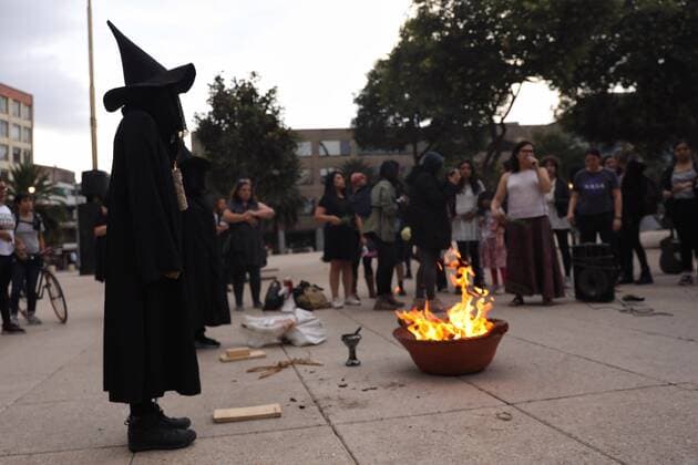 News Bilder des Tages Women accompanied by healers, witches and shamans meet to do a coven in front of the Revolution monument in Mexico City, Mexico, 29 August 2019. The ceremony of coven want to be a space of collective healing during new moon to clean the past aggressions against women. Coven to heal the past aggressions against women in Mexico !ACHTUNG: NUR REDAKTIONELLE NUTZUNG!  Copyright: xSashenkaxGutierrezx AME1598 20190830-637027372253553947