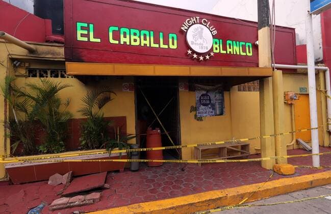 August 29, 2019: EUM20190829SOC16.JPG.COATZACOALCOS, Ver., Violence Violencia-Ataque.- 29 agosto 2019. Aspectos del peritaje realizado por personal de la Fiscalia General de la Republica (FGR) en el bar Caballo Blanco que tuvo lugar el pasado 26 de agosto y por el cual han fallecido por lo menos 29 personas. Foto: Agencia EL UNIVERSAL AFBV  - ZUMAu78_ 20190829_zaf_u78_060 Copyright: xOmarcontrerasx