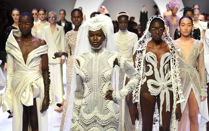 Melbourne Fashion Week - JAton Couture Modenschau MELBOURNE FASHION WEEK, Adut Akech (centre) is seen during the J Aton Couture show at the Opening Town Hall Runway as part of Melbourne Fashion Festival at Melbourne Town Hall in Melbourne, Friday, August 30, 2019. ( NO ARCHIVING, EDITORIAL USE ONLY, NO USE IN BOOKS WITHOUT CONSENT MELBOURNE VIC AUSTRALIA  Copyright: xJULIANxSMITHx 20190830001415659679