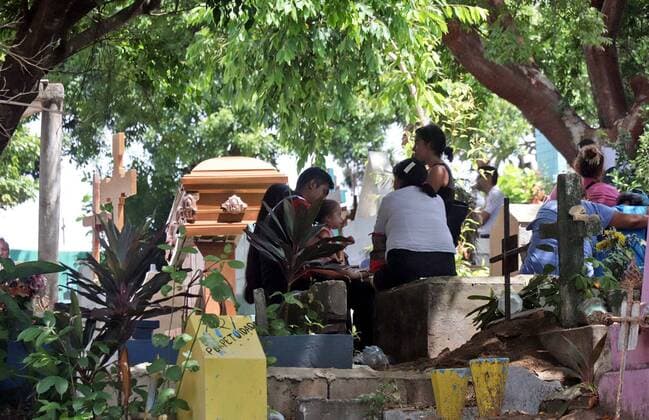 August 30, 2019: EUM20190830NAC28.JPG.COATZACOALCOS, Ver. ViolenceViolencia-Ataque.- 30 de agosto de 2019. En el panteon antiguo de Coatzacoalcos continuan los sepelios de las victimas del bar Caballo Blanco, luego del ataque registrado el 26 de agosto en el que murieron 29 personas. Foto: Agencia EL UNIVERSALEELG  - ZUMAu78_ 20190830_zaf_u78_044 Copyright: xElxUniversalx