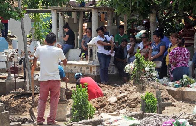 August 30, 2019: EUM20190830NAC31.JPG.COATZACOALCOS, Ver. ViolenceViolencia-Ataque.- 30 de agosto de 2019. En el panteon antiguo de Coatzacoalcos continuan los sepelios de las victimas del bar Caballo Blanco, luego del ataque registrado el 26 de agosto en el que murieron 29 personas. Foto: Agencia EL UNIVERSALEELG  - ZUMAu78_ 20190830_zaf_u78_045 Copyright: xElxUniversalx