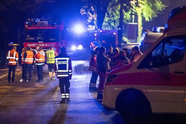 31 08 2019 , Essen , At a concert of the two musicians Casper and Marteria on the grounds of Seaside Beach at Lake Baldeney in Essen an LED screen at the stage collapsed , 22 people injured , 2 of them severely