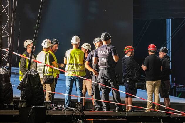 31 08 2019 , Essen , At a concert of the two musicians Casper and Marteria on the grounds of Seaside Beach at Lake Baldeney in Essen an LED screen at the stage collapsed , 22 people injured , 2 of them severely