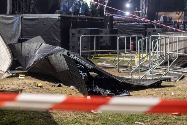 31 08 2019 , Essen , At a concert of the two musicians Casper and Marteria on the grounds of Seaside Beach at Lake Baldeney in Essen an LED screen at the stage collapsed , 22 people injured , 2 of them severely
