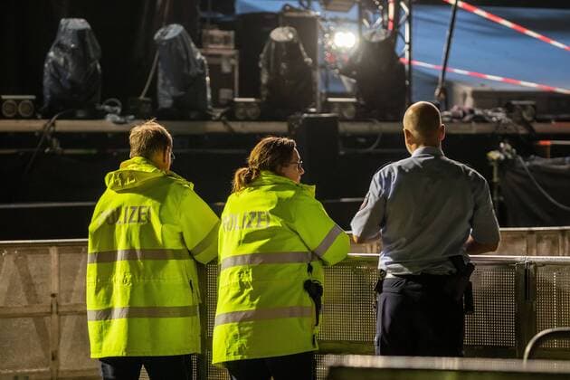 31 08 2019 , Essen , At a concert of the two musicians Casper and Marteria on the grounds of Seaside Beach at Lake Baldeney in Essen an LED screen at the stage collapsed , 22 people injured , 2 of them severely
