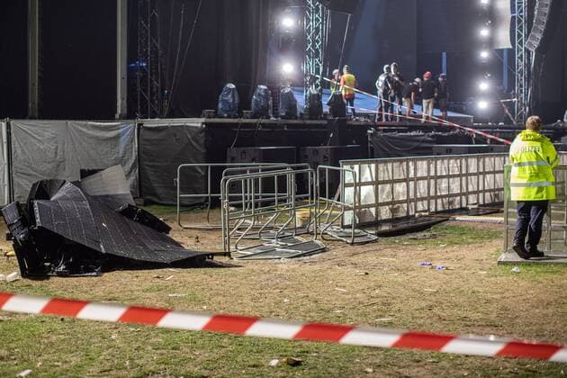 31 08 2019 , Essen , At a concert of the two musicians Casper and Marteria on the grounds of Seaside Beach at Lake Baldeney in Essen an LED screen at the stage collapsed , 22 people injured , 2 of them severely
