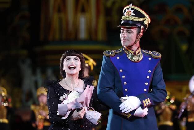 MOSCOW, RUSSIA - SEPTEMBER 1, 2019: French singer Mireille Mathieu (L) performs during the closing ceremony of the 12th Spasskaya Tower International Military Music Festival in Red Square. Artyom Geodakyan TASS  TS0B8FD5