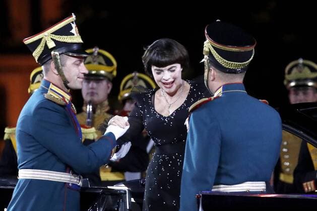 MOSCOW, RUSSIA - SEPTEMBER 1, 2019: French singer Mireille Mathieu (C) during the closing ceremony of the 12th Spasskaya Tower International Military Music Festival in Red Square. Artyom Geodakyan TASS  TS0B8FE2
