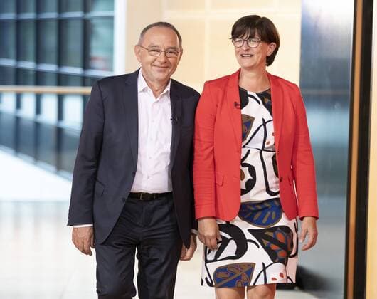 Saskia Esken und Norbert Walter-Borjans bewerben sich gemeinsam um den SPD-Parteivorsitz. Berlin 27.08.2019 Berlin Deutschland *** Saskia Esken and Norbert Walter Borjans apply together for SPD party chair Berlin 27 08 2019 Berlin Germany Copyright: xThomasxImo photothek.netx