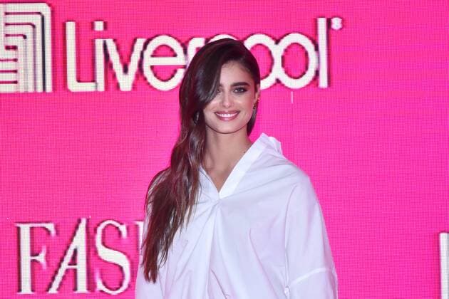 Fashion Fest press Autumn Winter press conference MEXICO CITY, MEXICO - SEPTEMBER 4: American Model Taylor Hill poses for photos during Fashion Fest Autumn Winter press conference at Estacion Indianilla on September 4, 2019 in Mexico City, Mexico  Copyright: xCarlosxTischlerx EYE_8388