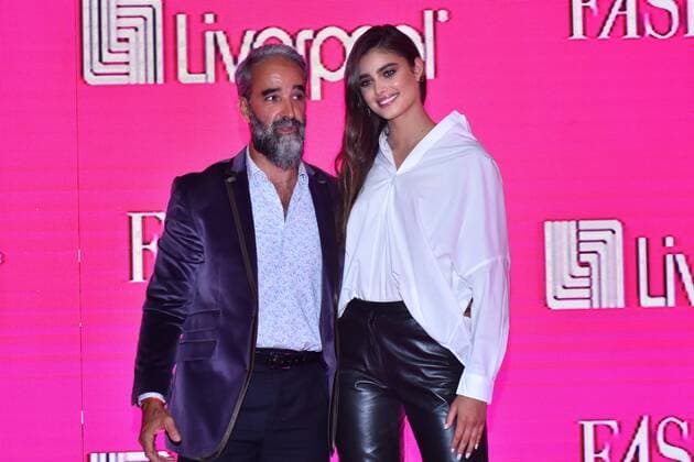 Fashion Fest press Autumn Winter press conference MEXICO CITY, MEXICO - SEPTEMBER 4: American Model Taylor Hill poses for photos during Fashion Fest Autumn Winter press conference at Estacion Indianilla on September 4, 2019 in Mexico City, Mexico  Copyright: xCarlosxTischlerx EYE_8332