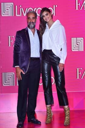 Fashion Fest press Autumn Winter press conference MEXICO CITY, MEXICO - SEPTEMBER 4: American Model Taylor Hill poses for photos during Fashion Fest Autumn Winter press conference at Estacion Indianilla on September 4, 2019 in Mexico City, Mexico  Copyright: xCarlosxTischlerx EYE_8320