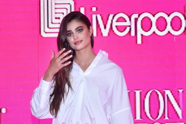 Fashion Fest Autumn Winter press conference MEXICO CITY, MEXICO - SEPTEMBER 4: American Model Taylor Hill poses for photos during Fashion Fest Autumn Winter press conference at Estacion Indianilla on September 4, 2019 in Mexico City, Mexico  Copyright: xCarlosxTischlerx EYE_8393