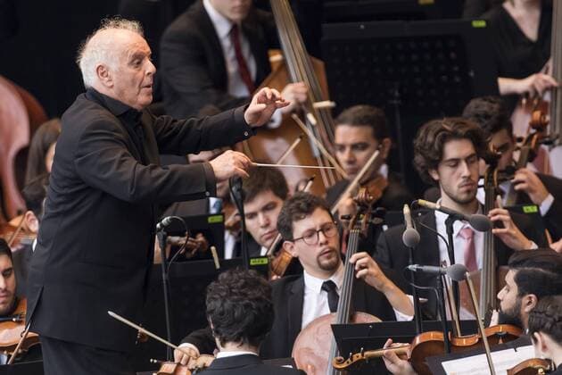19 West Eastern Divan Orchestra, conductor Daniel Barenboim live in the Berlin Waldbuehne on 17 08 19 Classical music, orchestra, music Berlin Germany, Germany Copyright: xPOP-EYEx xBenxKriemannx POP-EYE_10116972