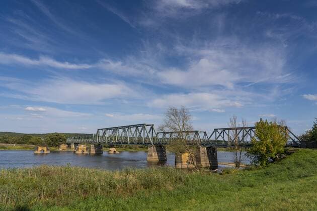 The Oder bridge Bienenwerder between the district Bienenwerder of the municipality Oderaue Landkreis Märkisch Oderland im Oderbruch and the district Siekierki of the West Pomeranian town Cedynia in Poland The half-timbered construction transferred the railway line W