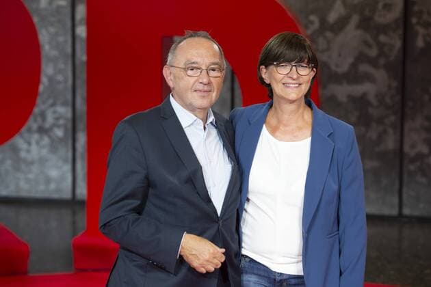 Norbert WALTER-BORJANS, ehem. Finanzminister NRW, und Saskia ESKEN, Regionalkonferenz zur Praesentation der Kandidatinnen und Kandidaten fuer den SPD Parteivorsitz, Kongresszentrum Saarbruecken, 04.09.2019. *** Norbert WALTER BORJANS, former Finance Minister NRW, and Saskia ESKEN, Regional Conference for the Presentation of Candidates for the SPD Party Presidency, Congress Centre Saarbruecken, 04 09 2019