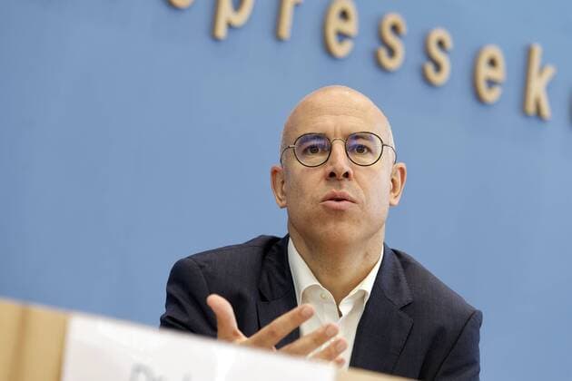 Gabriel Felbermayr Claus Friedrich Laaser 2019 09 05, Berlin, Germany Federal Press Conference Prof Gabriel Felbermayr, Ph D , President of the Institute for the World Economy r , and Dr Claus Friedrich Laaser, author of the study, present the current Kiel Subsidy Report