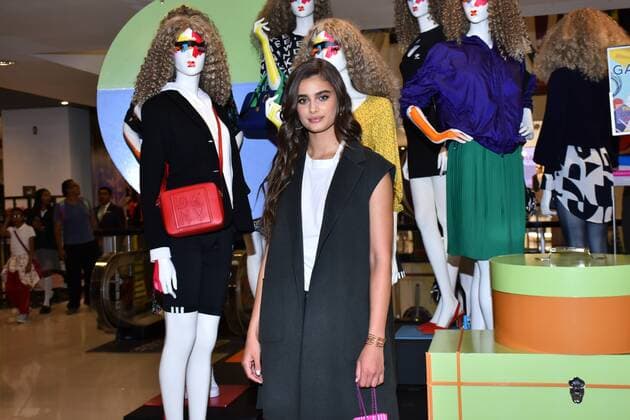 Fashion Fest Autumn Winter Store Tour MEXICO CITY, MEXICO - SEPTEMBER 5: Victoria s Secret Model Taylor Hill poses for photos during a store tour to promote the Fashion Fest Autumn Winter 2019 at Liverpool Polanco on September 5, 2019 in Mexico City, Mexico  Copyright: xCarlosxTischlerx EYE_9137