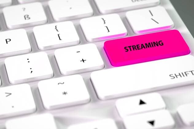 Computertastatur mit der Sondertaste Streaming, Deutschland keypad with the pink button Streaming, Germany BLWS544302 Copyright: xblickwinkel McPHOTO