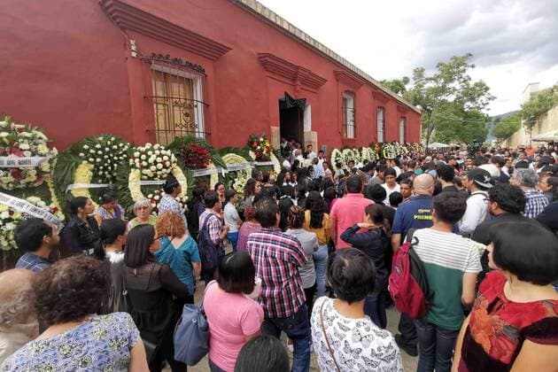 September 6, 2019 EUM20190906CUL25 JPG OAXACA, Oax DeathDeath Toledo September 6, 2019 Friends, family and supporters of artist Francisco Toledo gather at the Instituto de Artes Graficas de Oaxaca IAGO , where a tribute with floral offerings is made to the deceased painter on Thursday at age 79 Photo Agency EL UNIVERSALEELG  - ZUMAu78_ 20190906_zaf_u78_052 Copyright: xElxUniversalx