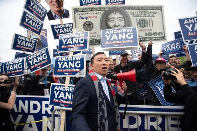 Bilder des Jahres 2019, News 09 September News Themen der Woche KW 36 News Bilder des Tages September 7, 2019: Democratic Presidential candidates and their supporters descend on New Hampshire for that states party convention.Ã‚ ..Presidential candidate Andrew Yang, speaks to his supporters at a rally outside of the New Hampshire Democratic Party State Convention...Zach D Roberts..Manchester, NH..USA..NEW..20190907 - ZUMAr135 20190907_zap_r135_014 Copyright: xZachxRobertsx