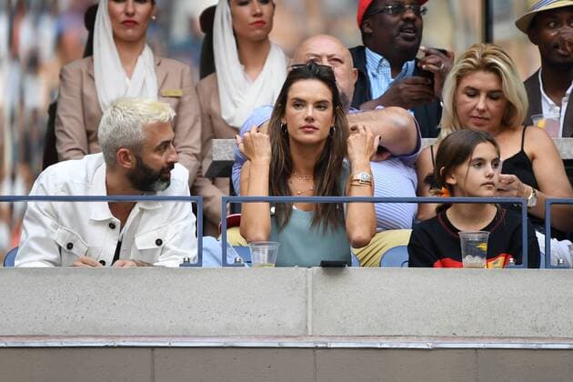 Prominente Zuschauer bei den Tennis US Open in New York FLUSHING NY- SEPTEMBER 07: Alessandra Ambrosio is seen watching Serena Williams Vs Bianca Andreescu during the women s finals on Arthur Ashe Stadium at the USTA Billie Jean King National Tennis Center on September 7, 2019 in Flushing Queens. Copyright: xmpi04x xMediaPunchx