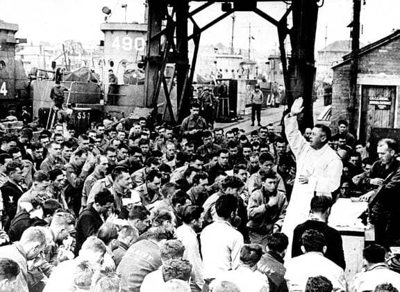 Liberation of France: Celebration of a Mass before the Normandy landings Liberation of France: Celebration of a Mass before the Normandy landings, France June 6, 1944 France, Second World War war National archives, Washington Copyright: xPhoto12 ArchivesxSnarkx DFS09A01191