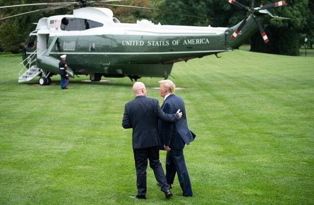 Bilder des Jahres 2019, Entertainment 09 September Entertainment Themen der Woche KW37 Entertainment Bilder des Tages President Donald Trump (R) talks to FIFA President Gianni Infantino as Trump departs the White House for a rally in North Carolina, in Washington, DC on Monday, September 9, 2019.  WAP20190909347 KEVINxDIETSCH