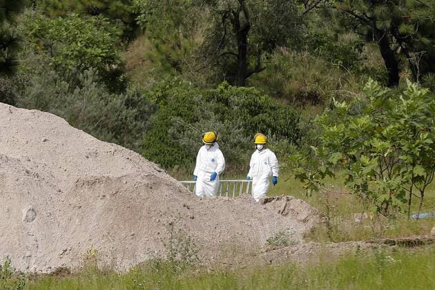 Forensic experts work on a property in the municipality of Zapopán, state of Jalisco, Mexico, 09 September 2019. At least 75 bags with dismembered human remains have been found in a clandestine grave near the La Primavera neighborhood in the municipality of Zapopán, western Mexican state of Jalisco. EFE Francisco Guasco Found 75 bags with human remains in Mexican state of Jalisco !ACHTUNG: NUR REDAKTIONELLE NUTZUNG!  Copyright: xFranciscoxGuascox MEX2694 20190909-637036645875612285
