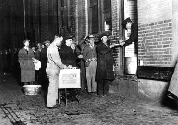 Detroit, distribution of bread and soup to unemployed workers Detroit, distribution of bread and soup to unemployed workers 1930 United States Copyright: xPhoto12 ArchivesxSnarkx DFS09A10_062