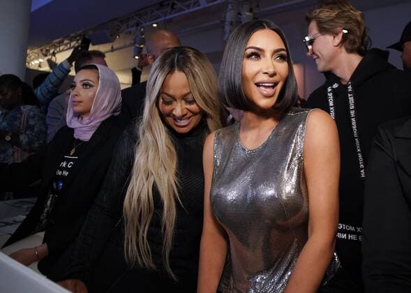 Entertainment Bilder des Tages Kim Kardashian West and La La Anthony arrive in the front row for the Serena by Serena Williams fashion show at Metropolitan West639 during New York Fashion Week: The Shows on Tuesday, September 10, 2019 in New York City.  NYP20190910103 JOHNxANGELILLO