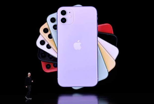 News Themen der Woche KW37 San Francisco, Apple-Keynote (190911) -- SAN FRANCISCO, Sept. 11, 2019 () -- Apple CEO Tim Cook displays new iPhones during a product launch event at Apple s headquarters in California, the United States, Sept. 10, 2019. Apple Inc. announced a new line of iPhones, including iPhone 11 and Pro, iPads, Apple Watch 5 Series and other products and services at its major fall event in Northern California Tuesday. (Handout via ) U.S.-APPLE-NEW PRODUCTS-UNVEILING Xinhua 