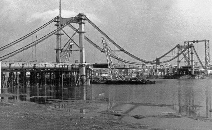 Köln Die Adolf-Hitler-Brücke (später: Rodenkirchener Brücke) im Süden von Köln, im Bau, Deutschland 1940er Jahre. Adolf-Hitler-bridge (later Rodenkirchener Bruecke) in the south of Cologne, under construction, Germany 1940s., Köln Preußen Deutsches Reich Copyright: JakobxVolk UnitedArchives0131