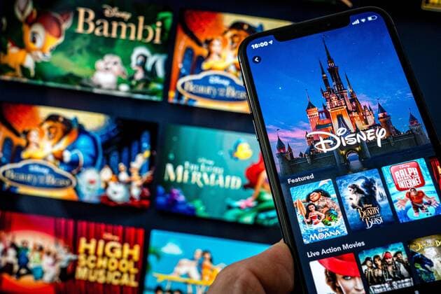 The following text was translated automatically ILLUSTRATIVE - A telephone and television with the Disney Plus steaming service. The media and entertainment company has launched the video-on-demand service and is therefore competing with Netflix and Apple TV +. Photo: Rob Engelaar Hollandse Hoogte  Copyright: xHollandsexHoogtex xRobxEngelaarx x201938195x