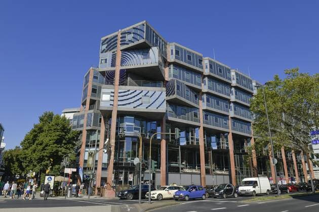 Architektur von Gottfried Böhm WDR-Arkaden, Nord-Süd-Fahrt, Köln, Nordrhein-Westfalen, Deutschland *** WDR Arcades, North South Drive, Cologne, North Rhine-Westphalia, Germany