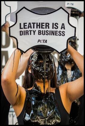 . 13 09 2019. London, United Kingdom. PETA Leather protest at London Fashion Week. PETA supporters pour buckets of black toxic slime over their heads at London Fashion Week to draw attention to the hazardous waste associated with the leather industry. Signs on the buckets read, Leather Is a Dirty Business and Dump Leather .  xMartynxWheatleyx xi-Imagesx IIM-20145-0006